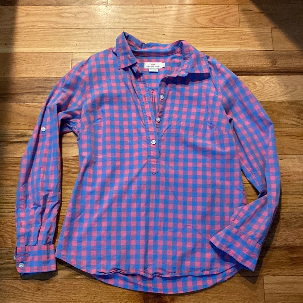 Vineyard Vines. Size 6. Great condition pink blue plaid